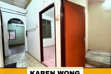 OPEN FACING BELOW MARKET PRICE TAMAN BANDAR BARU 1 Storey Terace for Sale