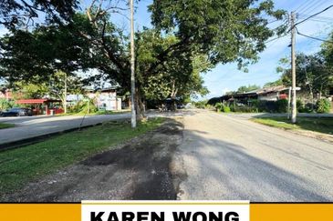 OPEN FACING BELOW MARKET PRICE TAMAN BANDAR BARU 1 Storey Terace for Sale