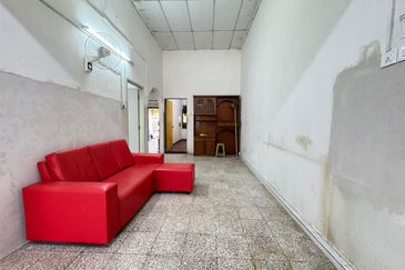 OPEN FACING TAMAN KENARI EMAS BAKAR SAMPAH Terrace House for Sale