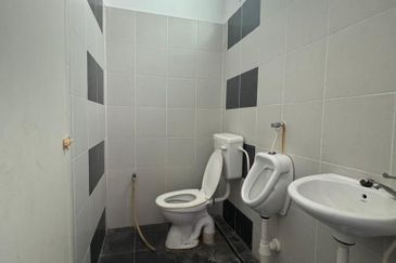 NEAR MYDIN GROUND FLOOR TAMAN BATIK Shoplot for Rent