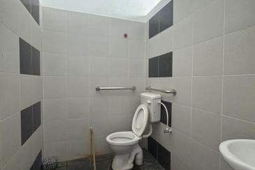 NEAR MYDIN GROUND FLOOR TAMAN BATIK Shoplot for Rent