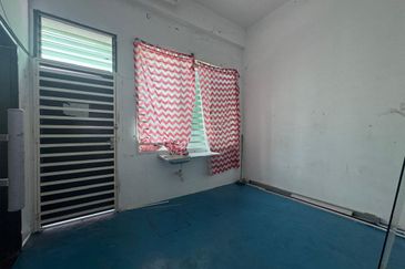 NEAR MYDIN GROUND FLOOR TAMAN BATIK Shoplot for Rent