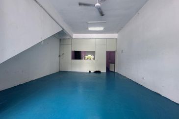NEAR MYDIN GROUND FLOOR TAMAN BATIK Shoplot for Rent