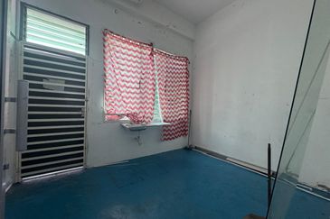 NEAR MYDIN GROUND FLOOR TAMAN BATIK Shoplot for Rent