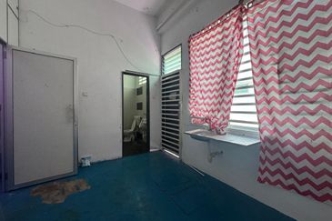 NEAR MYDIN GROUND FLOOR TAMAN BATIK Shoplot for Rent