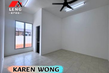 BRAND NEW SPACIOUS BUILT UP EASTFIELD YARRA PARK 1 Store Terrace for Sale