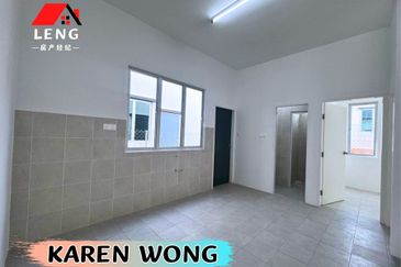 BRAND NEW SPACIOUS BUILT UP EASTFIELD YARRA PARK 1 Store Terrace for Sale