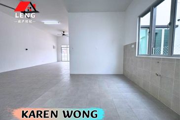 BRAND NEW SPACIOUS BUILT UP EASTFIELD YARRA PARK 1 Store Terrace for Sale