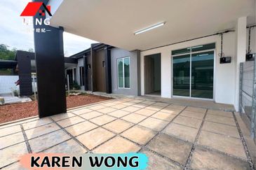 BRAND NEW SPACIOUS BUILT UP EASTFIELD YARRA PARK 1 Store Terrace for Sale
