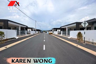 BRAND NEW SPACIOUS BUILT UP EASTFIELD YARRA PARK 1 Store Terrace for Sale