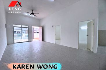 BRAND NEW SPACIOUS BUILT UP EASTFIELD YARRA PARK 1 Store Terrace for Sale