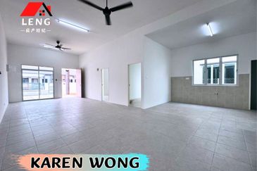 BRAND NEW SPACIOUS BUILT UP EASTFIELD YARRA PARK 1 Store Terrace for Sale