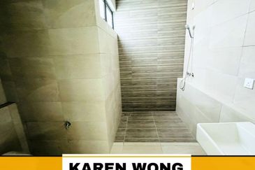 ENDLOT FACING PLAYGROUND SENNI BUKIT BANYAN 2 Storey Terrace for Sale