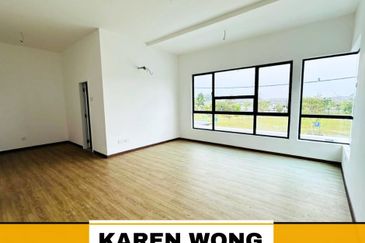 ENDLOT FACING PLAYGROUND SENNI BUKIT BANYAN 2 Storey Terrace for Sale