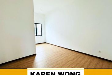 ENDLOT FACING PLAYGROUND SENNI BUKIT BANYAN 2 Storey Terrace for Sale