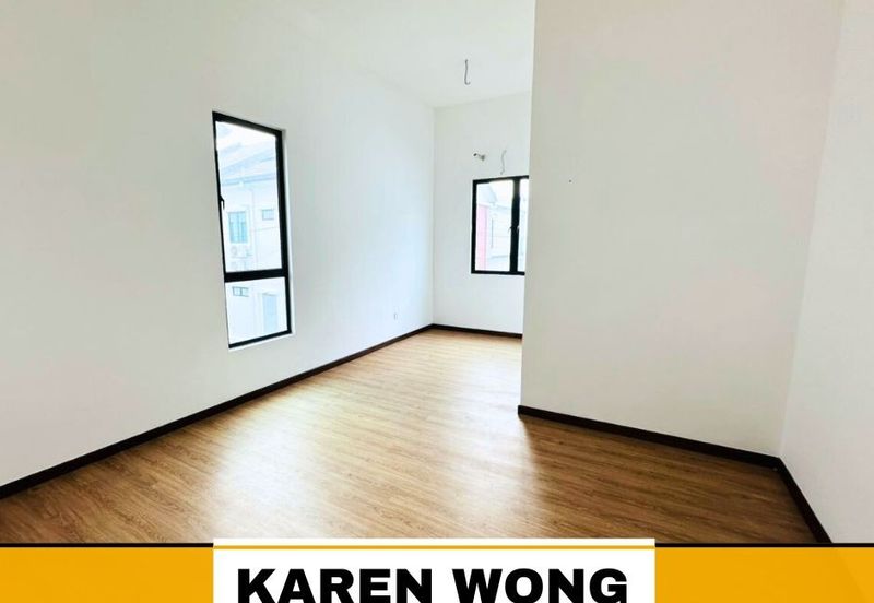 ENDLOT FACING PLAYGROUND SENNI BUKIT BANYAN 2 Storey Terrace for Sale