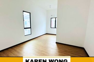 ENDLOT FACING PLAYGROUND SENNI BUKIT BANYAN 2 Storey Terrace for Sale