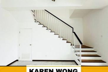 ENDLOT FACING PLAYGROUND SENNI BUKIT BANYAN 2 Storey Terrace for Sale