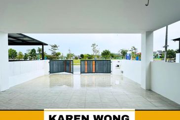 ENDLOT FACING PLAYGROUND SENNI BUKIT BANYAN 2 Storey Terrace for Sale