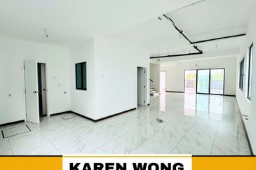 ENDLOT FACING PLAYGROUND SENNI BUKIT BANYAN 2 Storey Terrace for Sale