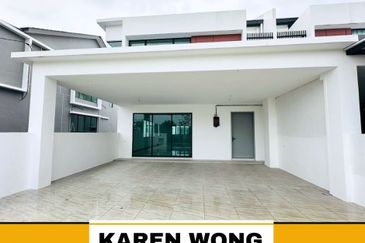 ENDLOT FACING PLAYGROUND SENNI BUKIT BANYAN 2 Storey Terrace for Sale