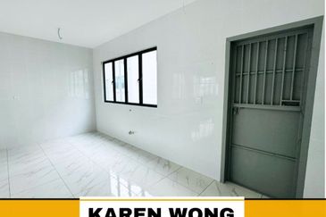 ENDLOT FACING PLAYGROUND SENNI BUKIT BANYAN 2 Storey Terrace for Sale