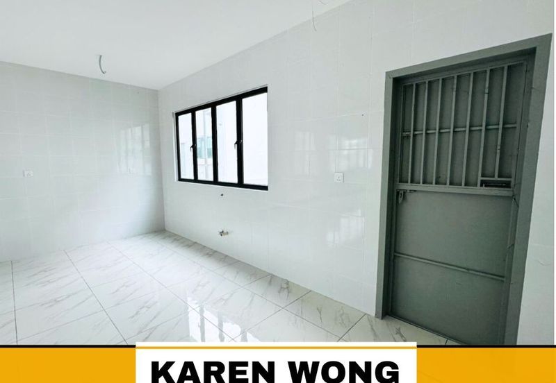 ENDLOT FACING PLAYGROUND SENNI BUKIT BANYAN 2 Storey Terrace for Sale