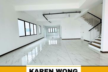 ENDLOT FACING PLAYGROUND SENNI BUKIT BANYAN 2 Storey Terrace for Sale