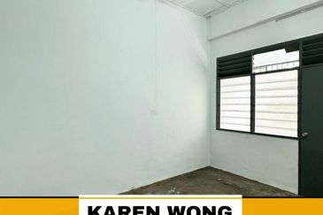 TAMAN BUNGA RAYA REFURBISHED UNIT DOUBLE STOREY SHOP HOUSE for Sale