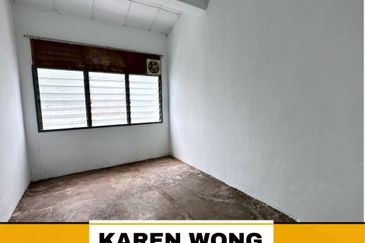 TAMAN BUNGA RAYA REFURBISHED UNIT DOUBLE STOREY SHOP HOUSE for Sale