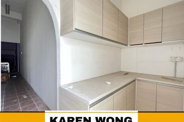 SELL AT LOST PERMATA HILL PARK Double Storey SHOPLOT for Sale