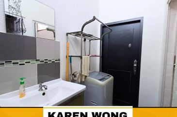 TAMAN PERPADUAN NEAR SIN KWANG SCHOOL ENDLOT RENOVATED House for Sale