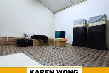 TAMAN PERPADUAN NEAR SIN KWANG SCHOOL ENDLOT RENOVATED House for Sale