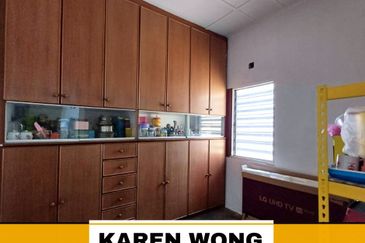 TAMAN PERPADUAN NEAR SIN KWANG SCHOOL ENDLOT RENOVATED House for Sale