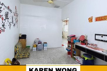 TAMAN PERPADUAN NEAR SIN KWANG SCHOOL ENDLOT RENOVATED House for Sale