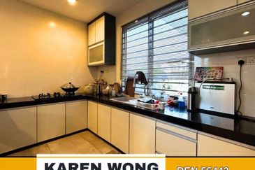 Bandar Laguna Merbok