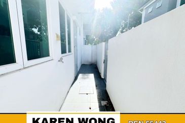 OPEN FACING & NEAR PLAYGROUND SELL BELOW MARKET PRICE @ AZELIA 3A BUKIT BANYAN