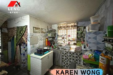 GOOD PRICE 1.5 Storey Terrace Shoplot for Sale @ TAMAN SEMARAK Near Padang Temusu