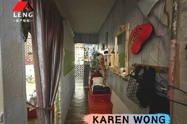 GOOD PRICE 1.5 Storey Terrace Shoplot for Sale @ TAMAN SEMARAK Near Padang Temusu