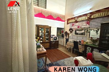 GOOD PRICE 1.5 Storey Terrace Shoplot for Sale @ TAMAN SEMARAK Near Padang Temusu