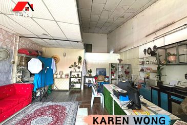 GOOD PRICE 1.5 Storey Terrace Shoplot for Sale @ TAMAN SEMARAK Near Padang Temusu