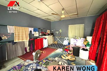 GOOD PRICE 1.5 Storey Terrace Shoplot for Sale @ TAMAN SEMARAK Near Padang Temusu