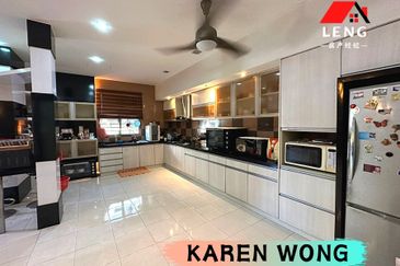 Bandar Laguna Merbok