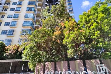 FULLY FURNISHED CONDO for Rent @ MIDDLE FLOOR SKY RESIDENCES GOLF CLUB