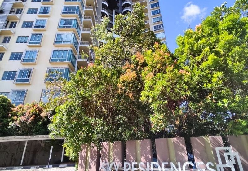 FULLY FURNISHED CONDO for Rent @ MIDDLE FLOOR SKY RESIDENCES GOLF CLUB