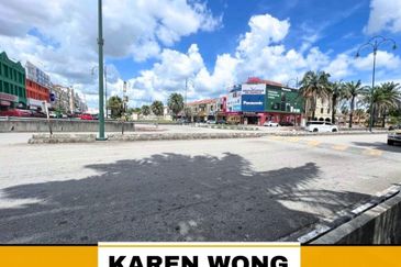 FACING ROAD LEGENDA HEIGHTS 1st Floor Shoplot for Rent