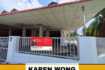 Bandar Laguna Merbok