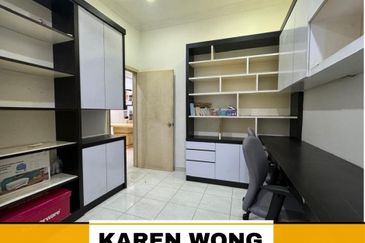 Bandar Laguna Merbok