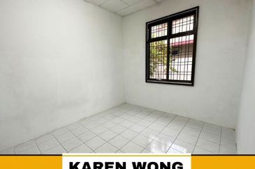PRIME AREA TAMAN INTAN 1 Storey SEMI DETACHED for Sale