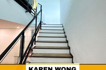 FULLY RENOVATED SIERRA BUKIT BANYAN 2 Storey SEMi DETACHED for Sale